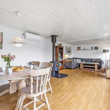 Vakantiehuis Tenho - 150m From The Sea By Interhome